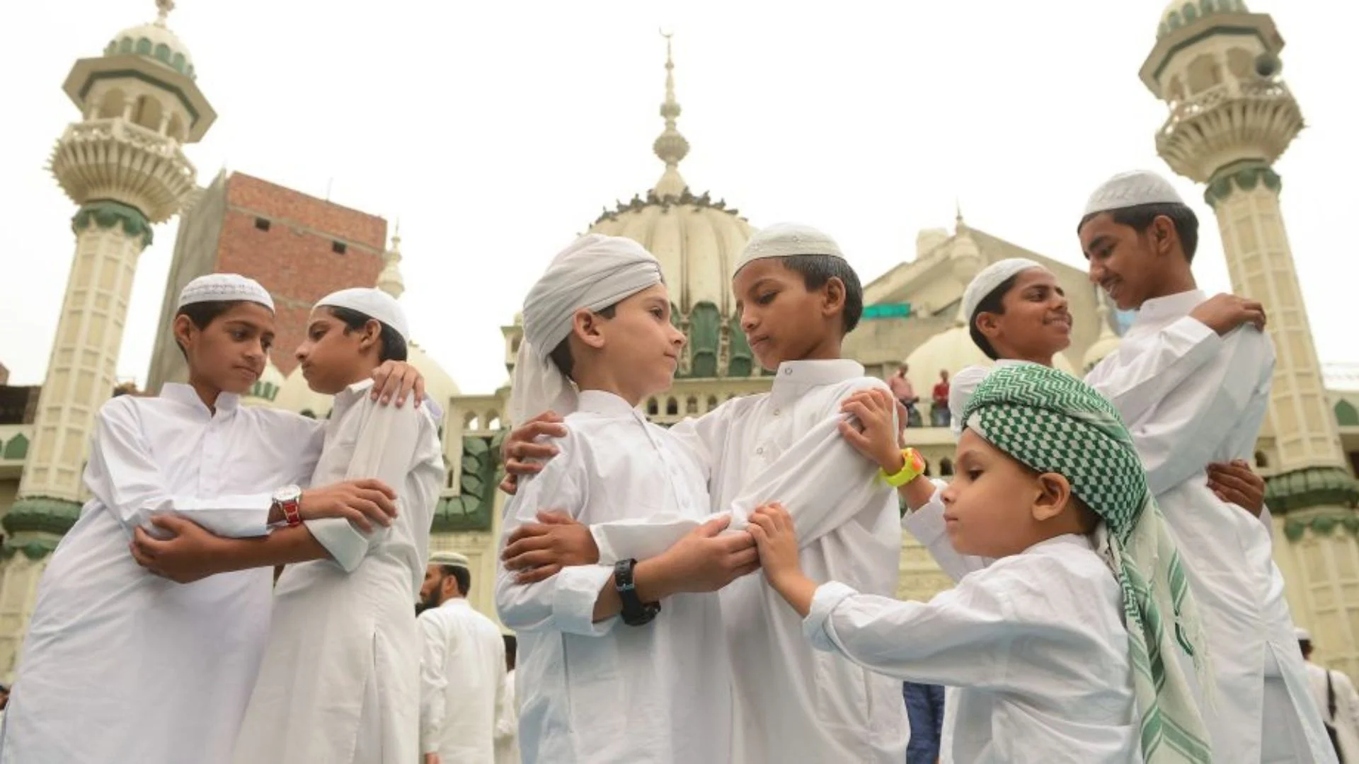 Children Greeting to eachother in Eid al-Fitr