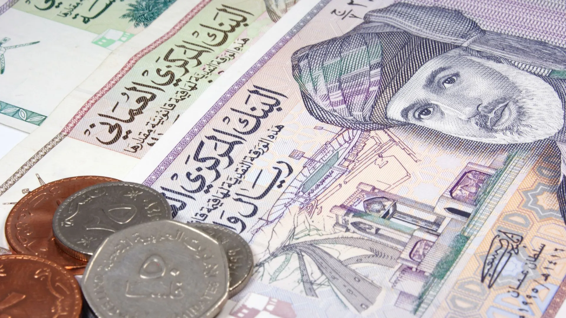 Omani Currency and Tipping: Financial Tips for Travelers